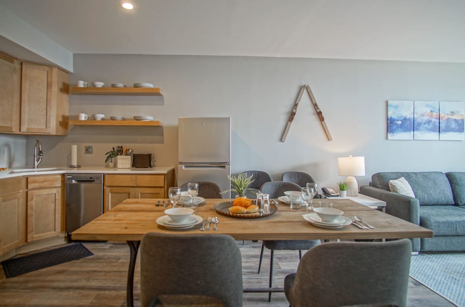 Condo, Multiple Beds, Pool Access, Mountain View (2 Br: Expedition Station 201) | 2 bedrooms, individually decorated, individually furnished, bed sheets