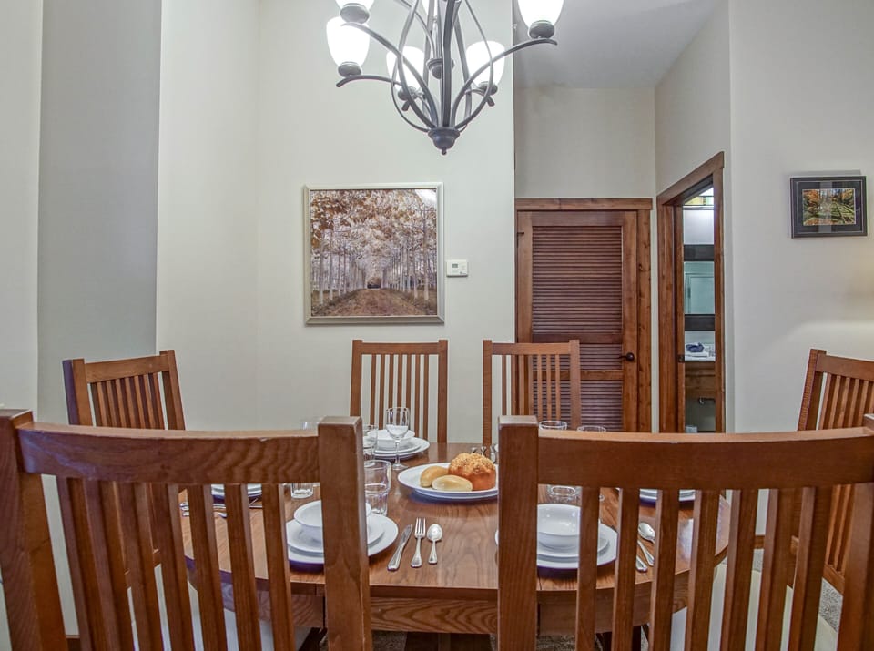 Condo, Multiple Beds, Hot Tub, Mountain View (2 Br: Soaring Eagle 402) | 2 bedrooms, individually decorated, individually furnished, bed sheets