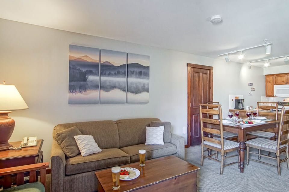 Condo, 1 Queen Bed with Sofa bed, Hot Tub, Mountain View (1 Br: Rimfire 322) | Living area