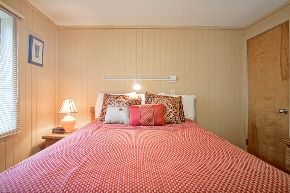 Condo, 1 Queen Bed with Sofa bed, Balcony, Mountain View (1 Br: Powderidge 60) | 1 bedroom, individually decorated, individually furnished, bed sheets
