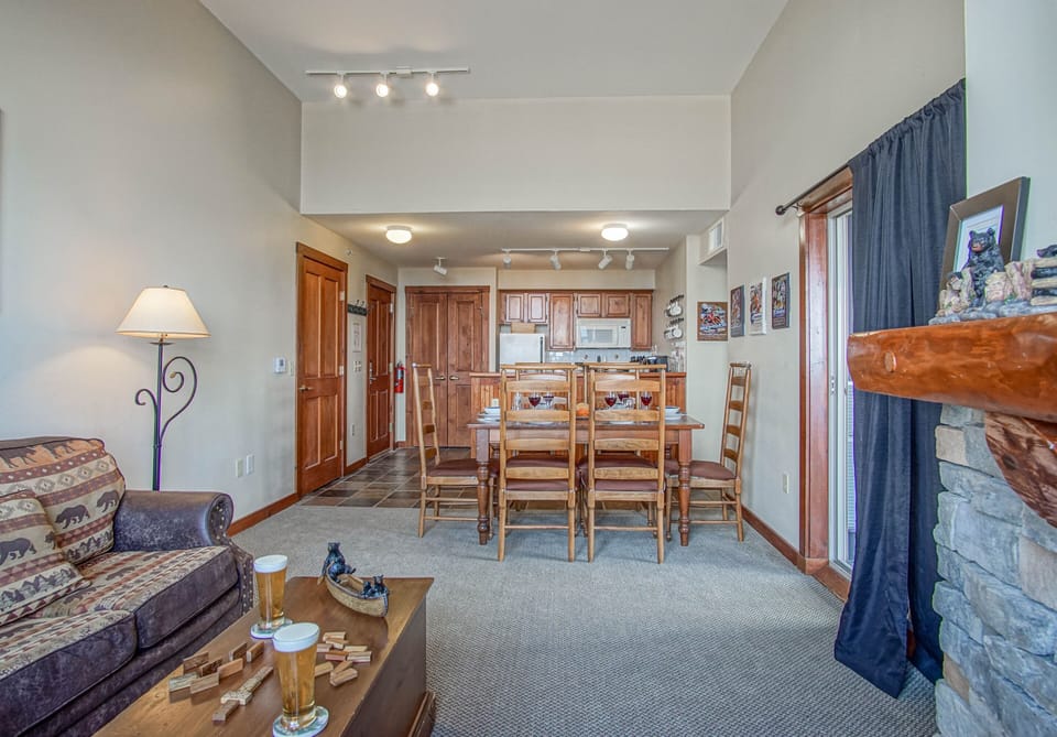 Condo, Multiple Beds, Hot Tub, Mountain View (2 Br: Rimfire 351-352) | Living area