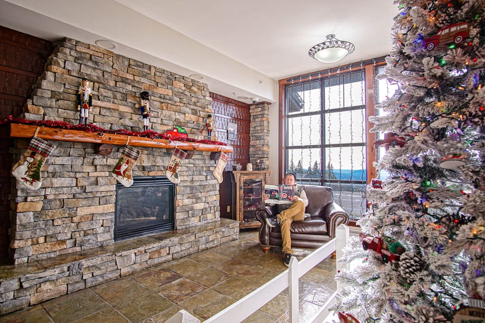 Ski in/ Ski Out! Rimfire 351/352 Spacious and Cozy 2 Apartment in Snowshoe