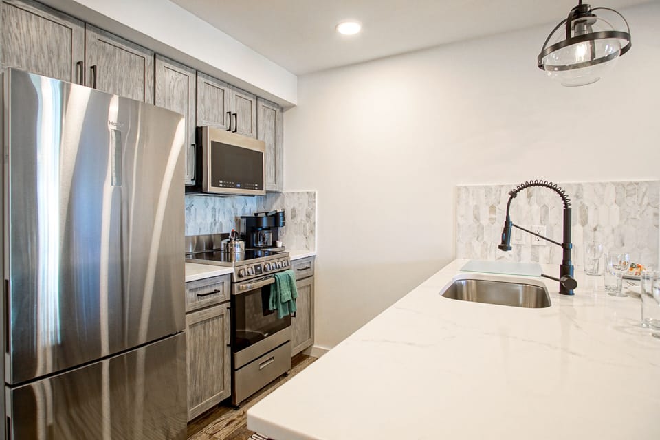 Condo, 1 Queen Bed with Sofa bed, Pool Access, Mountain View (1 Br: Rimfire 223) | Private kitchen