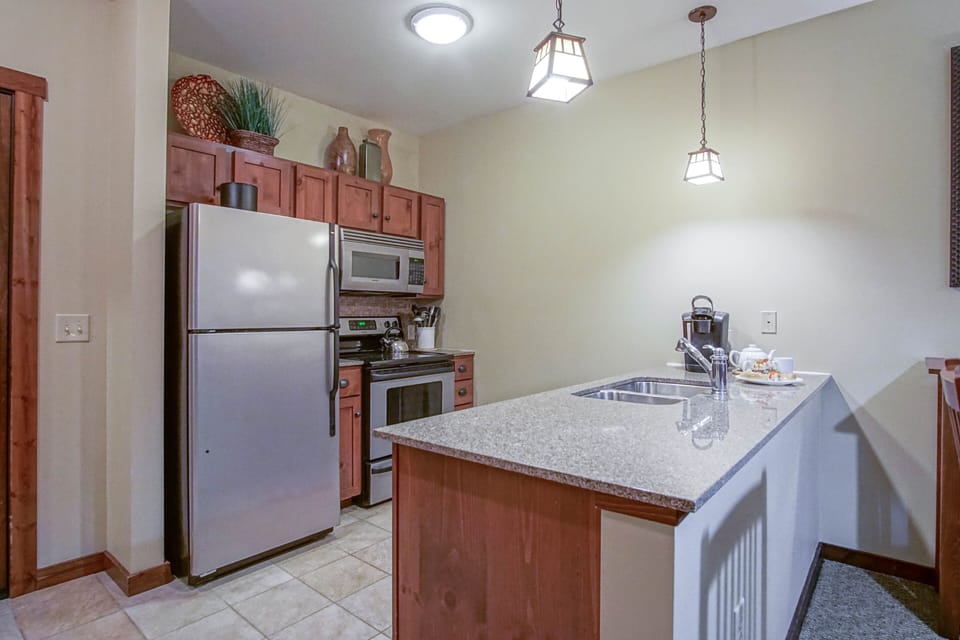 Condo, 1 Queen Bed with Sofa bed, Jetted Tub, Mountain View (1 Br Studio: Soaring Eagle 315) | Private kitchen