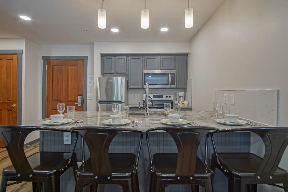 Condo, 1 Queen Bed with Sofa bed, Hot Tub, Mountain View (1 Br: Rimfire 259) | Private kitchen