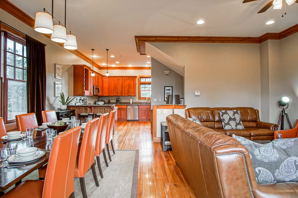 House, Multiple Beds, Pool Access, Mountain View (4 Br: Shays Landing 6) | Interior