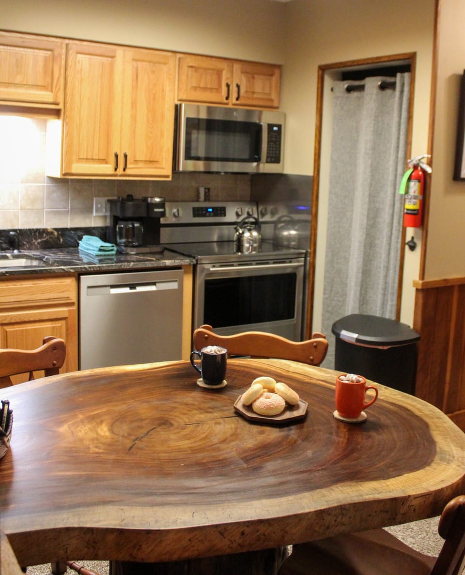Condo, 1 King Bed with Sofa bed, Pool Access, Mountain View (1 Br: Whistlepunk 45) | Private kitchen