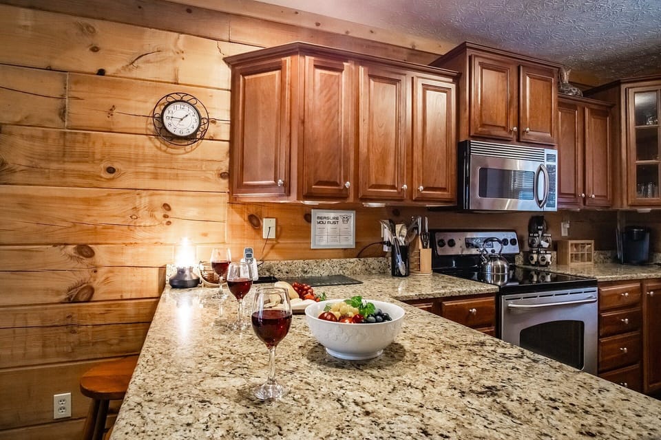 House, Multiple Beds, Pool Access, Mountain View (5 Br: Loggers Run 13) | Private kitchen