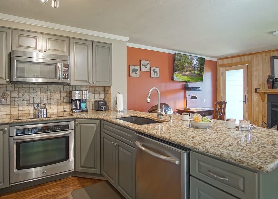 Condo, 1 Queen Bed with Sofa bed, Hot Tub, Mountain View (1 Br: Powderidge 44) | Private kitchen