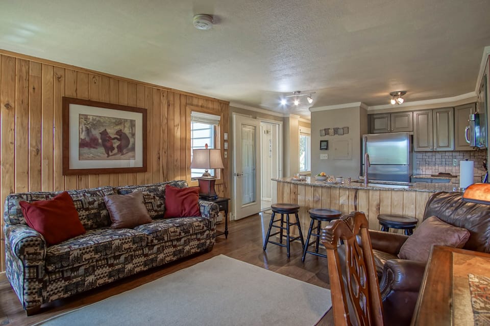 Condo, 1 Queen Bed with Sofa bed, Hot Tub, Mountain View (1 Br: Powderidge 44) | Living area