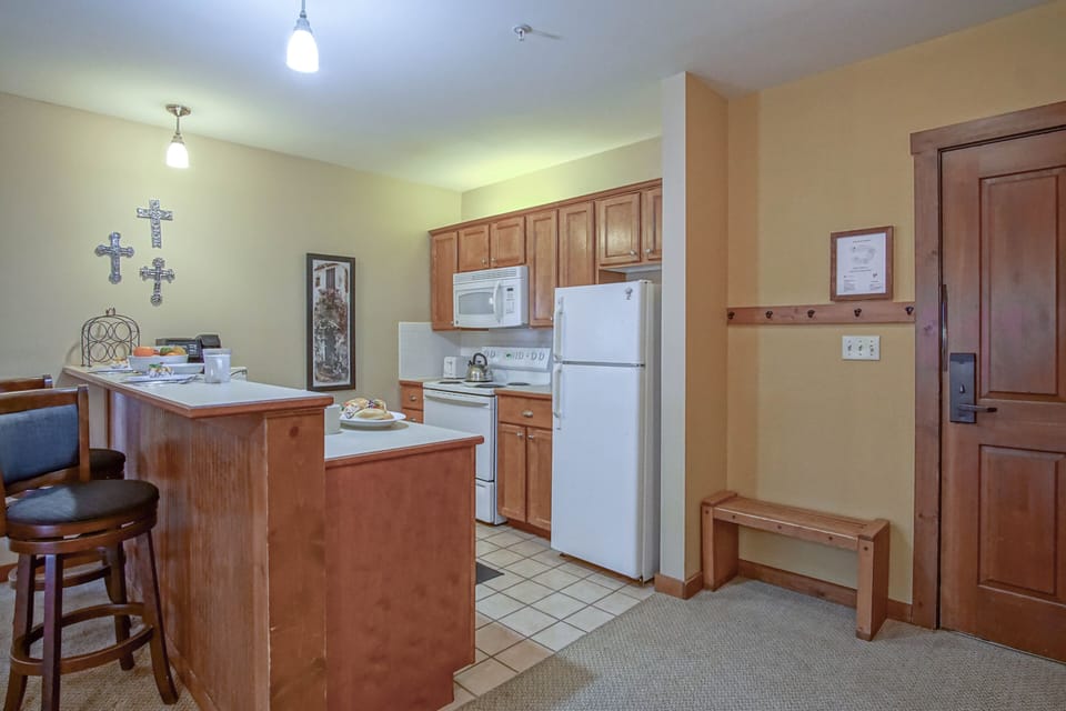 Condo, Multiple Beds, Pool Access, Mountain View (2 Br Plus Den: Allegheny Springs 140) | Private kitchen