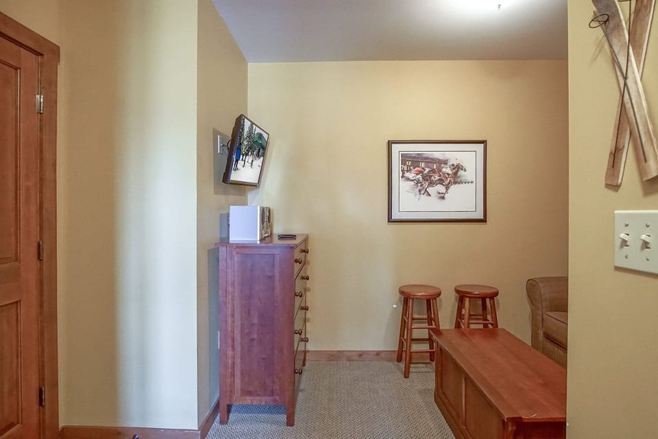 Condo, Multiple Beds, Pool Access, Mountain View (2 Br Plus Den: Allegheny Springs 140) | Interior