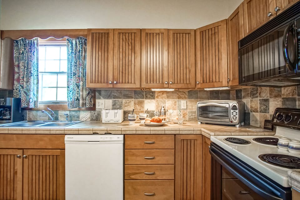 Condo, Multiple Beds, Pool Access, Mountain View (4 Br: Whistlepunk 13) | Private kitchen