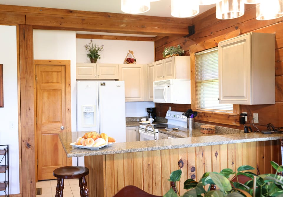 House, Multiple Beds, Pool Access, Mountain View (4BR: Timbers 1) | Private kitchen