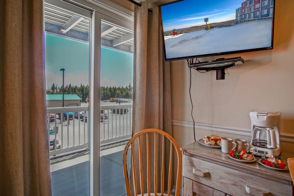 Condo, Multiple Beds, Pool Access, Mountain View (2 Br: Mountain Lodge 233) | Interior