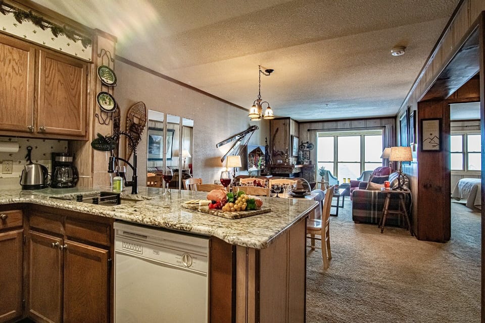 Condo, Multiple Beds, Hot Tub, Mountain View (2 Br: Snowcrest 314B) | Private kitchen