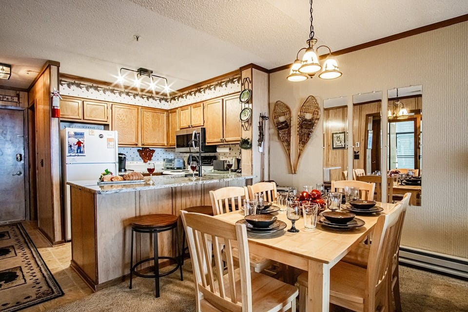 Condo, Multiple Beds, Hot Tub, Mountain View (2 Br: Snowcrest 314B) | 2 bedrooms, individually decorated, individually furnished, bed sheets