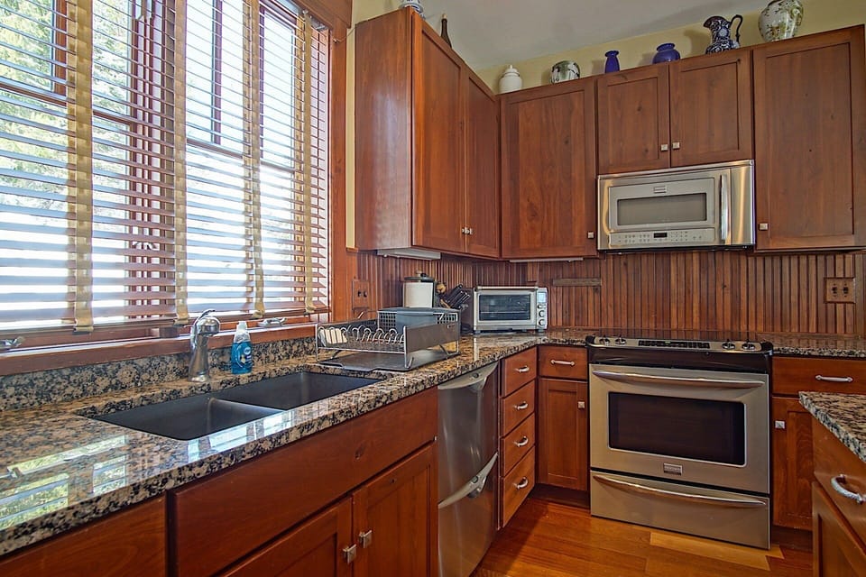 House, Multiple Beds, Pool Access, Mountain View (4 Br: Sanctuary 11) | Private kitchen