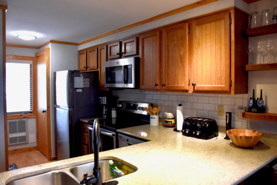 Condo, Multiple Beds, Patio, Mountain View (2 Br: Powderidge 15) | Private kitchen
