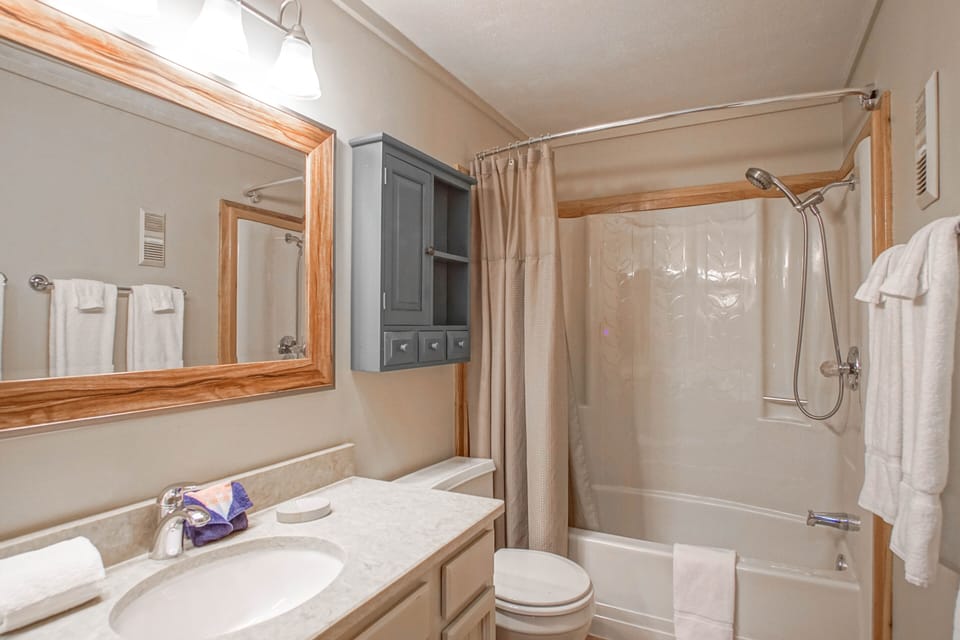 Powderidge #31: 2 Bedrooms, 2 Full Baths: Slope Side, Wood Fireplace Apartment in Snowshoe