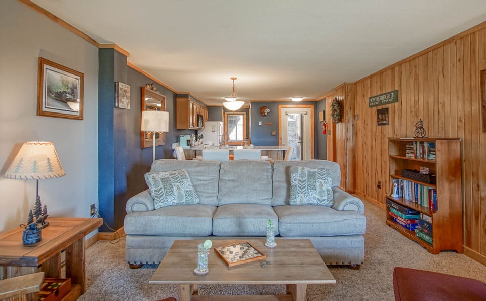 Condo, Multiple Beds, Balcony, Mountain View (2 Br: Powderidge 31) | Living area