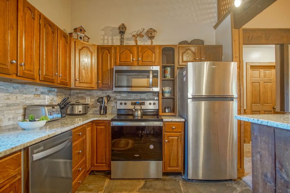 House, Multiple Beds, Balcony, Mountain View (3 Br: Whistlepunk 1) | Private kitchen