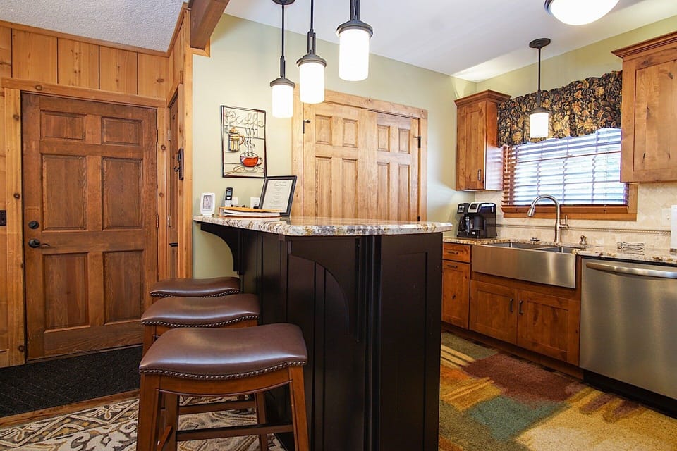 Condo, Multiple Beds, Pool Access, Mountain View (2 Br: Whistlepunk 20) | Interior
