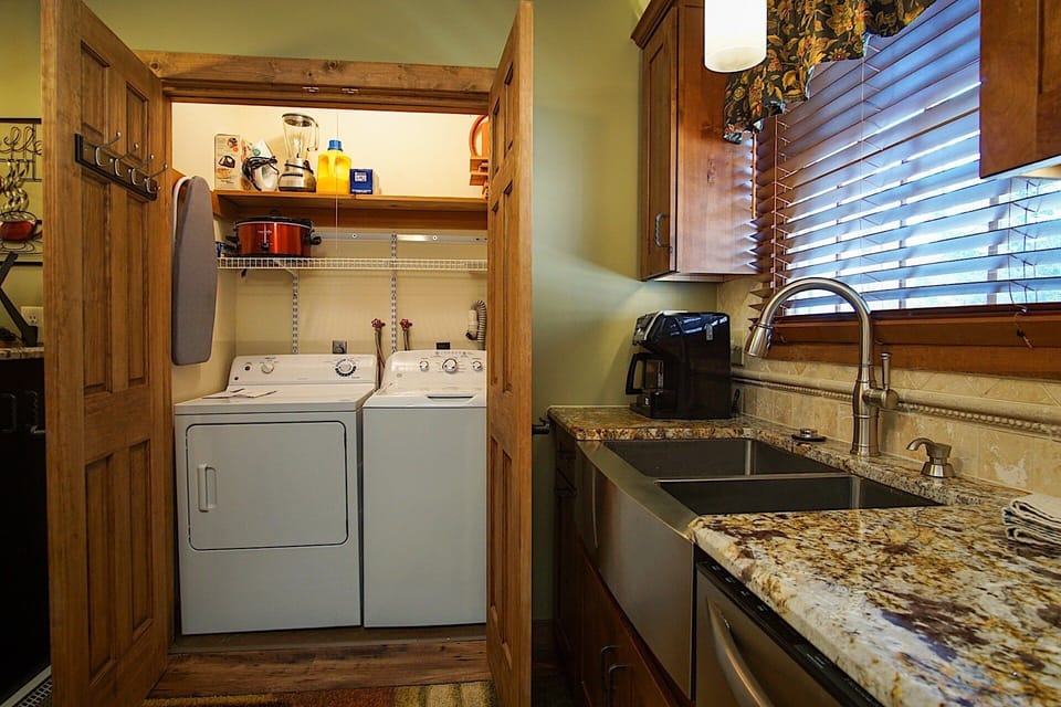 Condo, Multiple Beds, Pool Access, Mountain View (2 Br: Whistlepunk 20) | Private kitchen