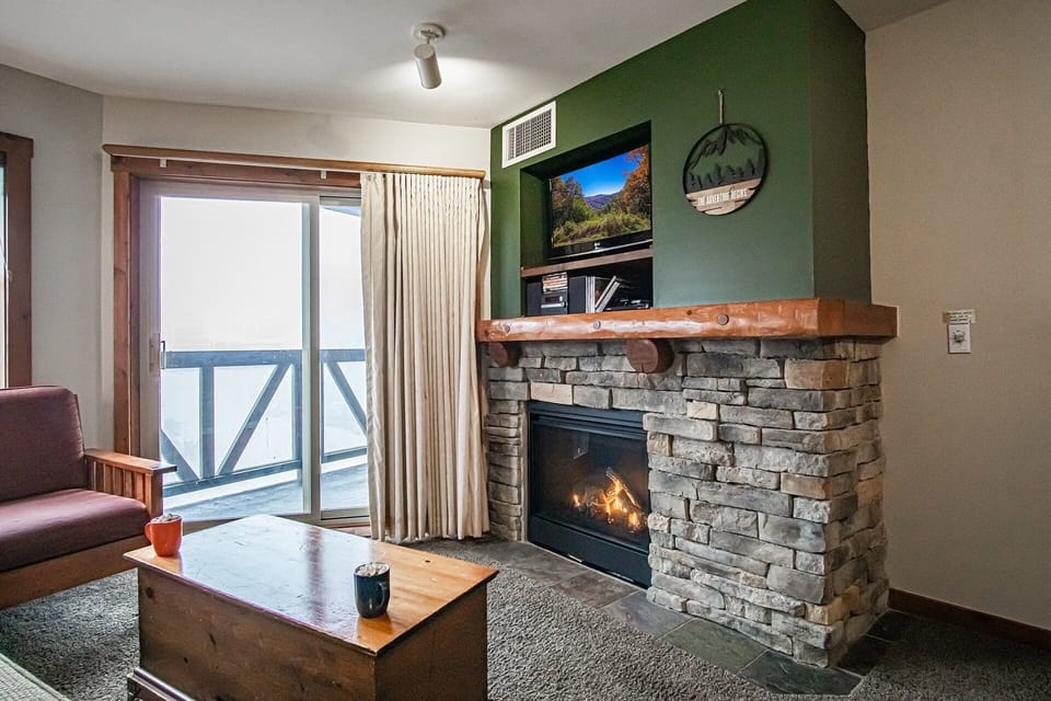 Rimfire 322-323: Combined 2 one Bedroom Units, Slopeside Apartment in Snowshoe