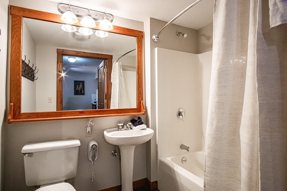 Rimfire 322-323: Combined 2 one Bedroom Units, Slopeside Apartment in Snowshoe