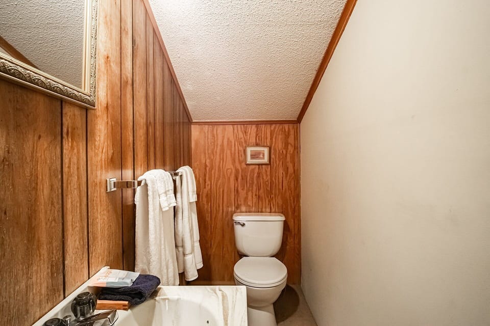 Leatherbark - 301b, 2 Bedroom Allegheny Sunrise Spacious Condo Foosball Apartment in Snowshoe