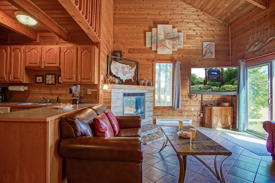 House, Multiple Beds, Balcony, Mountain View (3 Br: Powder Monkey 14) | Living area