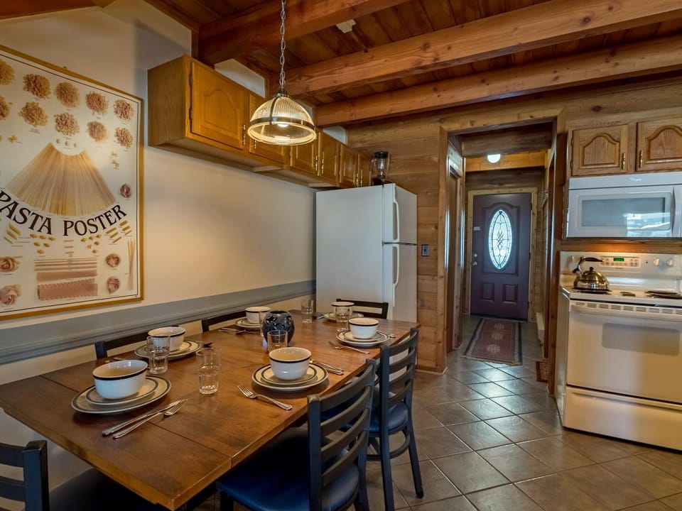 House, Multiple Beds, Balcony, Mountain View (3 Br: Powder Monkey 14) | 3 bedrooms, individually decorated, individually furnished, bed sheets
