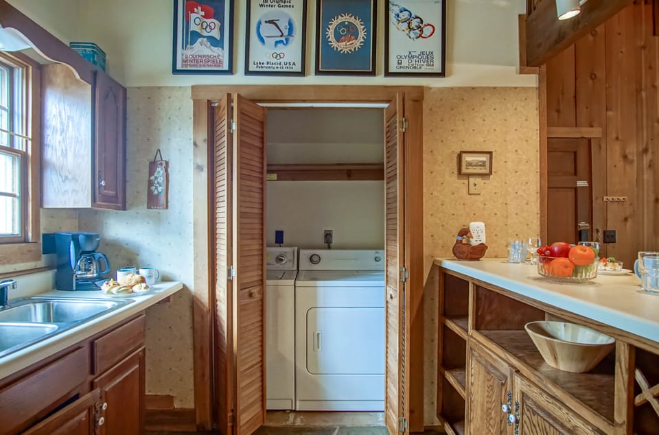 Condo, Multiple Beds, Pool Access, Mountain View (4 Br: Whistlepunk 24) | Private kitchen