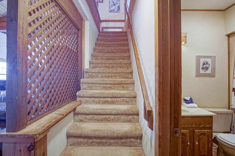 Whistlepunk #24: 4 Bedroom, 3 Bath: Slope Side, Wood Fireplace Apartment in Snowshoe