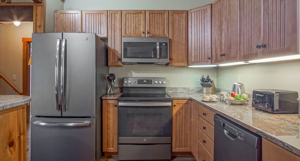 Condo, Multiple Beds, Balcony, Mountain View (4 Br: Whistlepunk 18) | Private kitchen