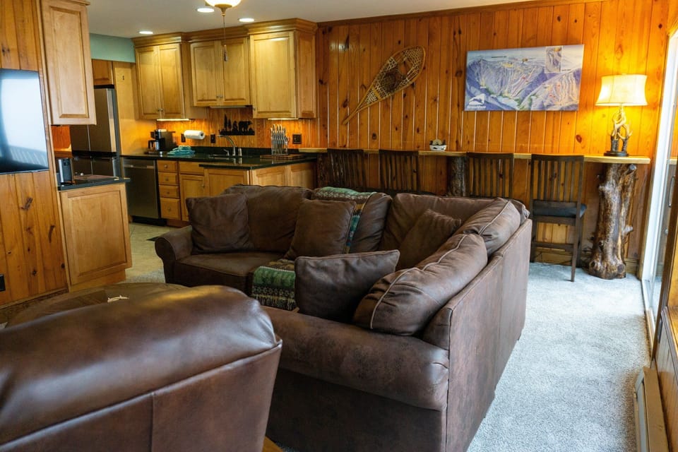 Condo, Multiple Beds, Balcony, Mountain View (3 BR: Stemwinder 8) | Living area