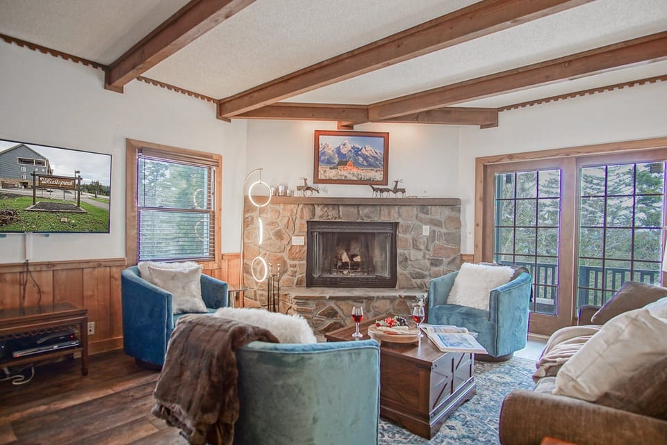 Condo, Multiple Beds, Pool Access, Mountain View (2 Br: Whistlepunk 11) | Living area