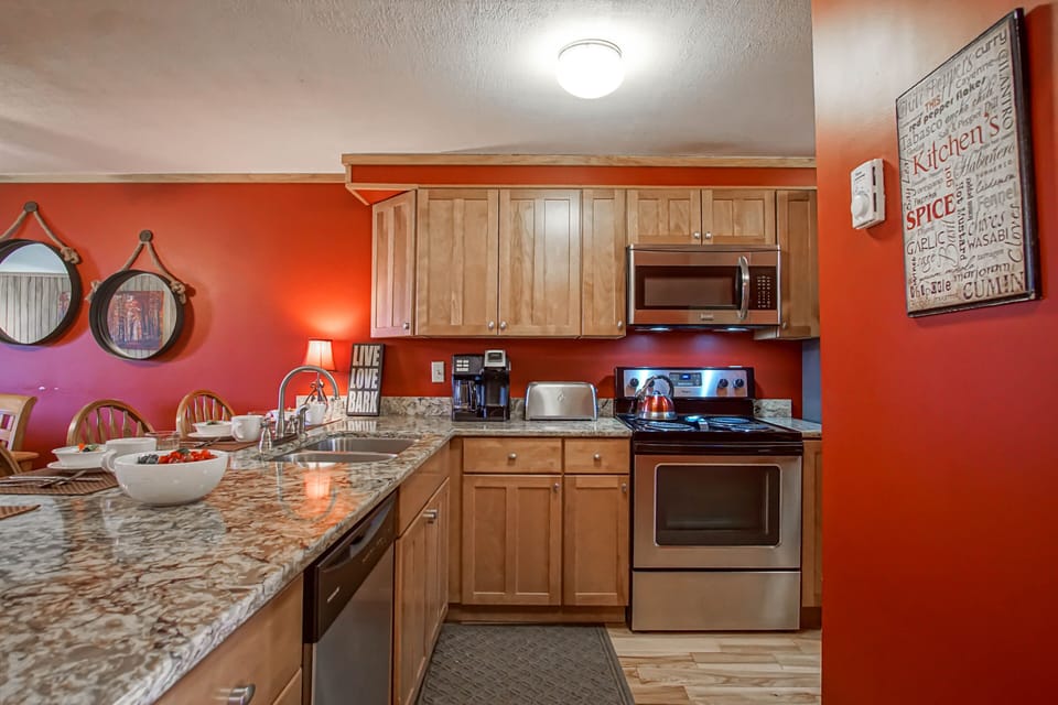 Condo, Multiple Beds, Patio, Mountain View (2 Br: Powderidge 02) | Private kitchen