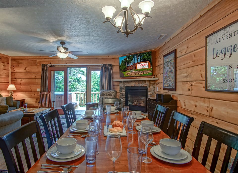 House, Multiple Beds, Hot Tub, Mountain View (5 Br: Loggers Run 11) | 5 bedrooms, individually decorated, individually furnished, bed sheets