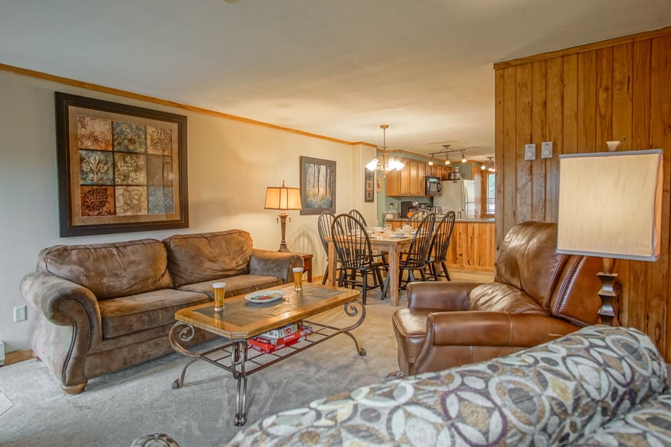 Condo, Multiple Beds, Fireplace, Mountain View (2 Br: Powderidge 14) | Living area