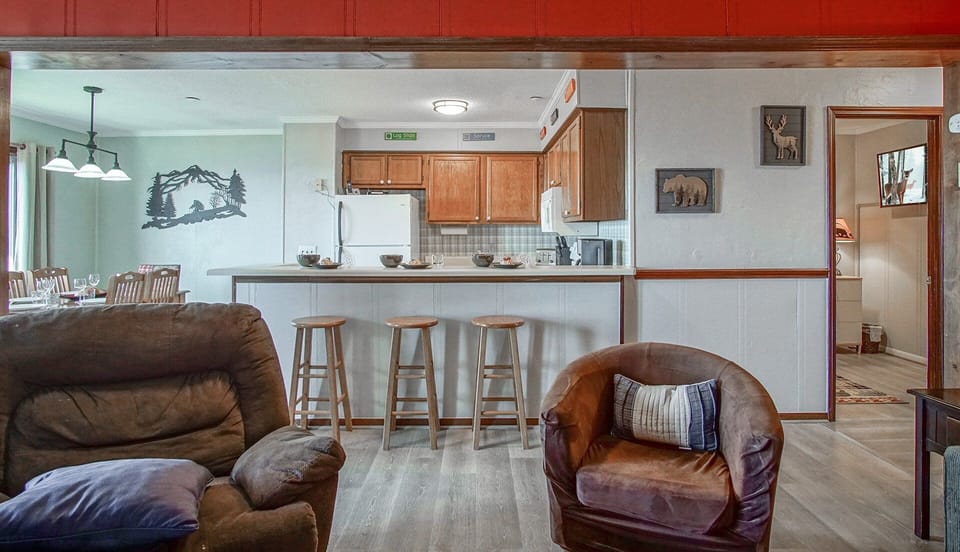 Condo, Multiple Beds, Balcony, Mountain View (3 Br: Summit 304 B) | Living area