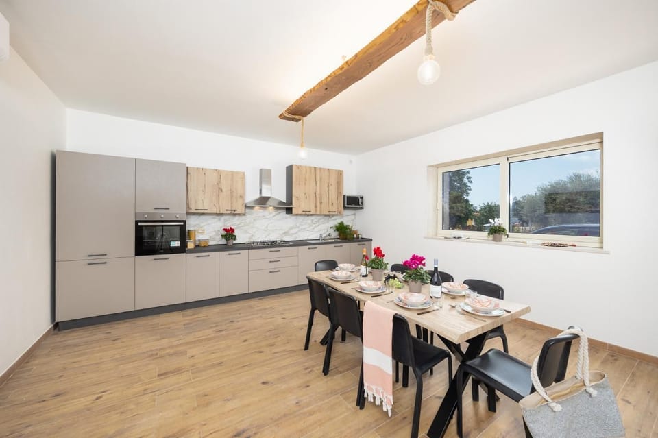 Equipped kitchen with dining area, and A/C
