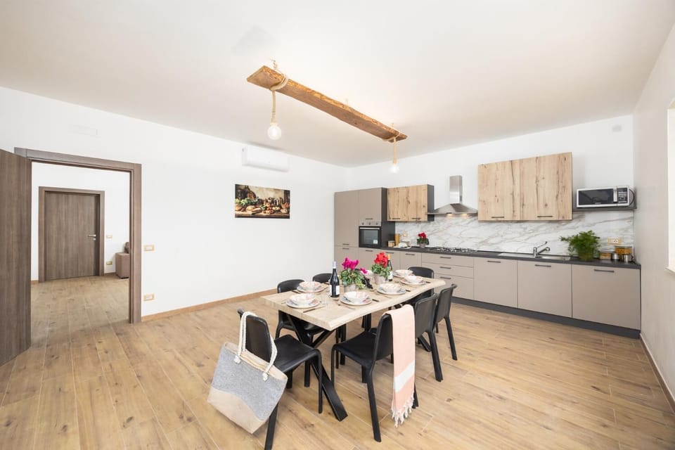 Equipped kitchen with dining area, and A/C