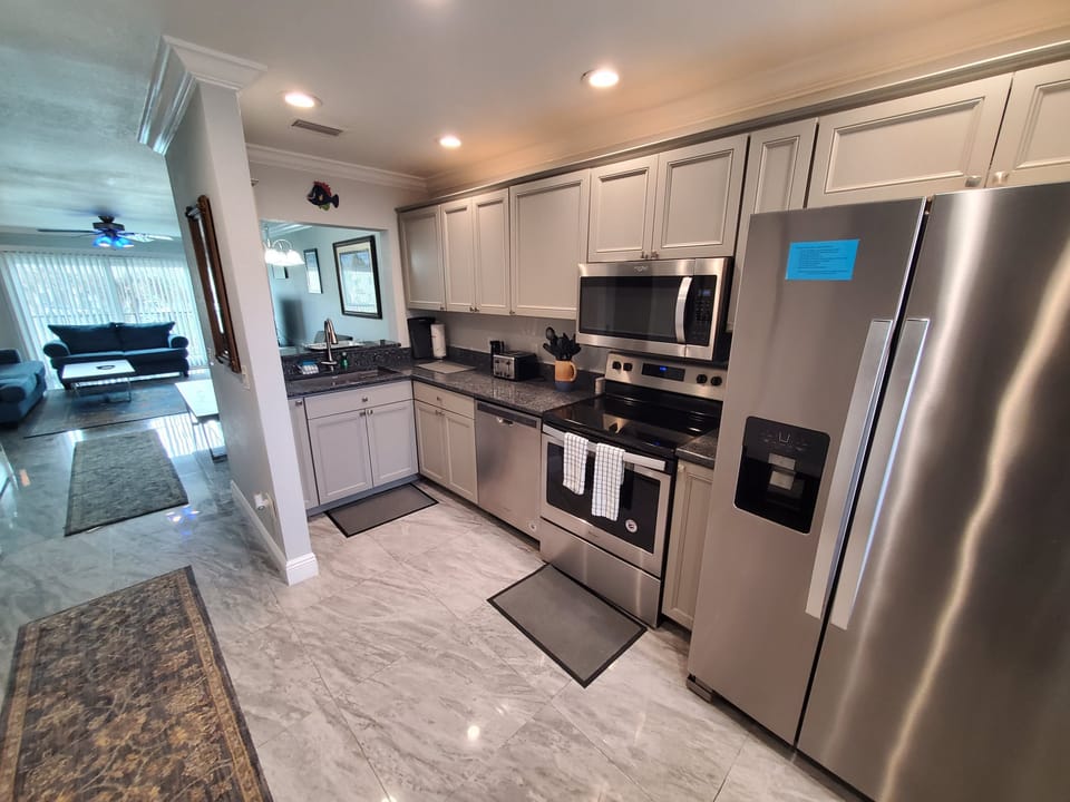Condo, Multiple Beds, Balcony, Pool View (Summerhouse 218) | Private kitchen | Dining table