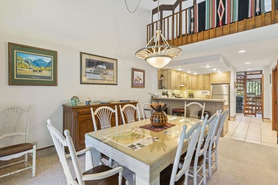 Dining/Kitchen