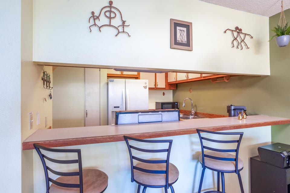 Condo, 1 Queen Bed with Sofa bed (Kailua Bay Resort#4-204) | Private kitchen