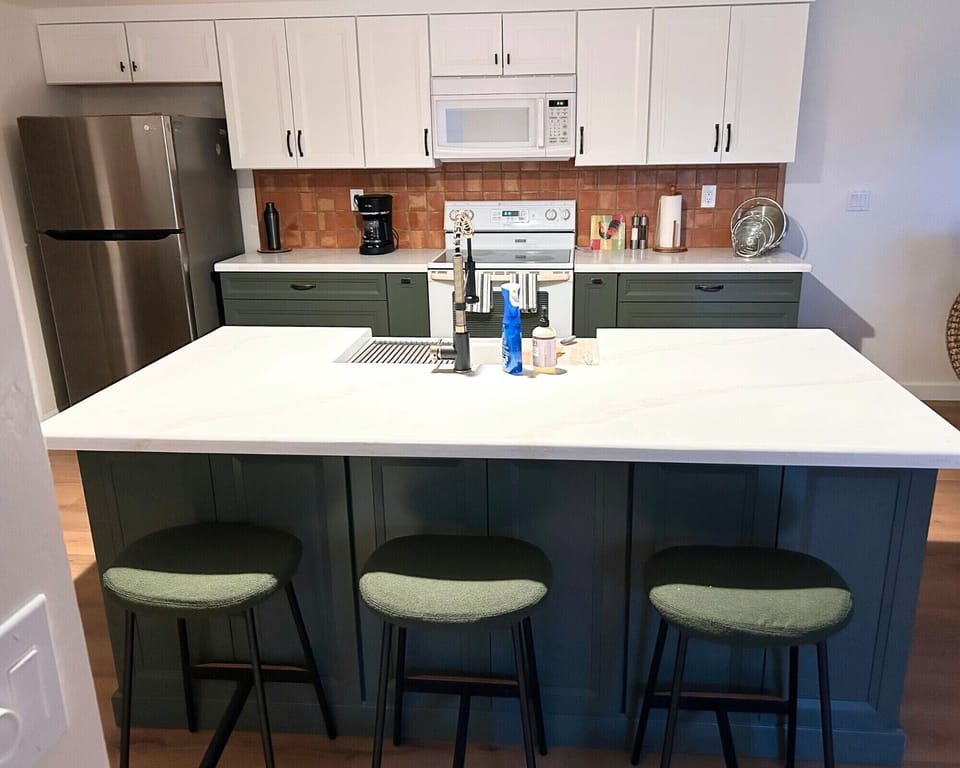 center island with stools 