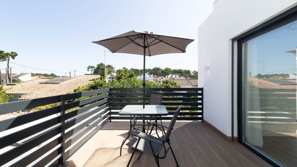 Sip morning coffee or unwind at sunset—this private balcony is your personal slice of tranquility.
#BalconyViews #OutdoorLiving #PortugalGetaway #Portugal #PT #Aroeira