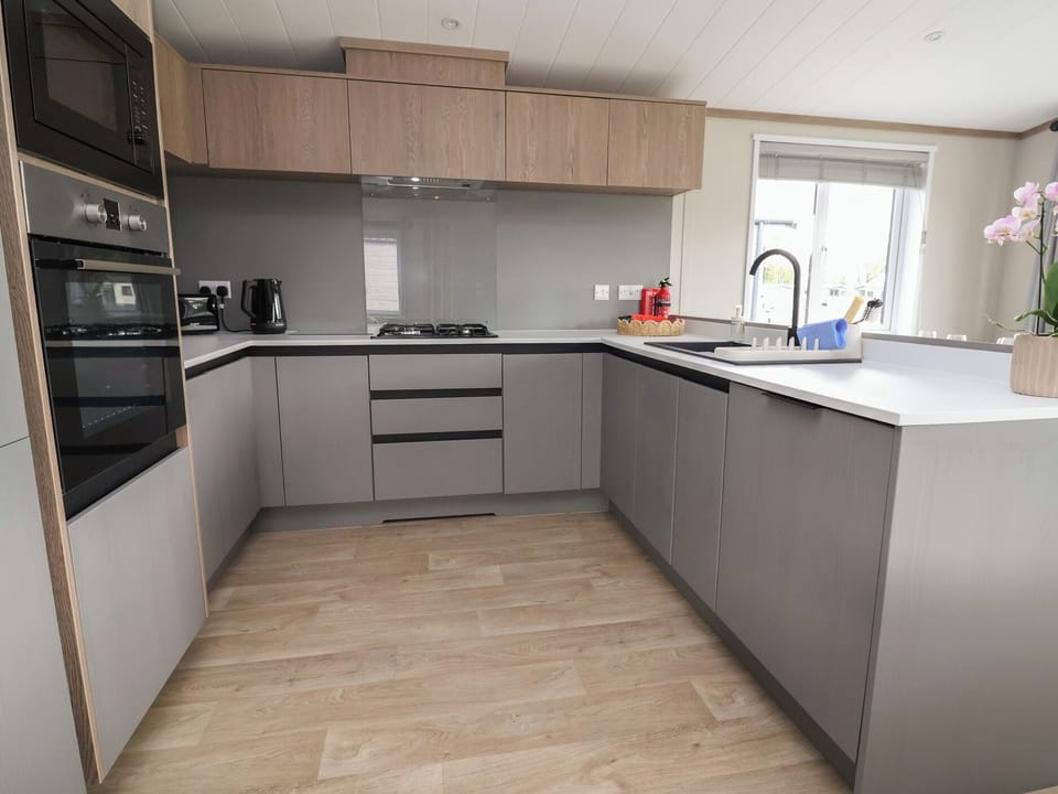 Cottage | Private kitchen | Cookware/dishes/utensils